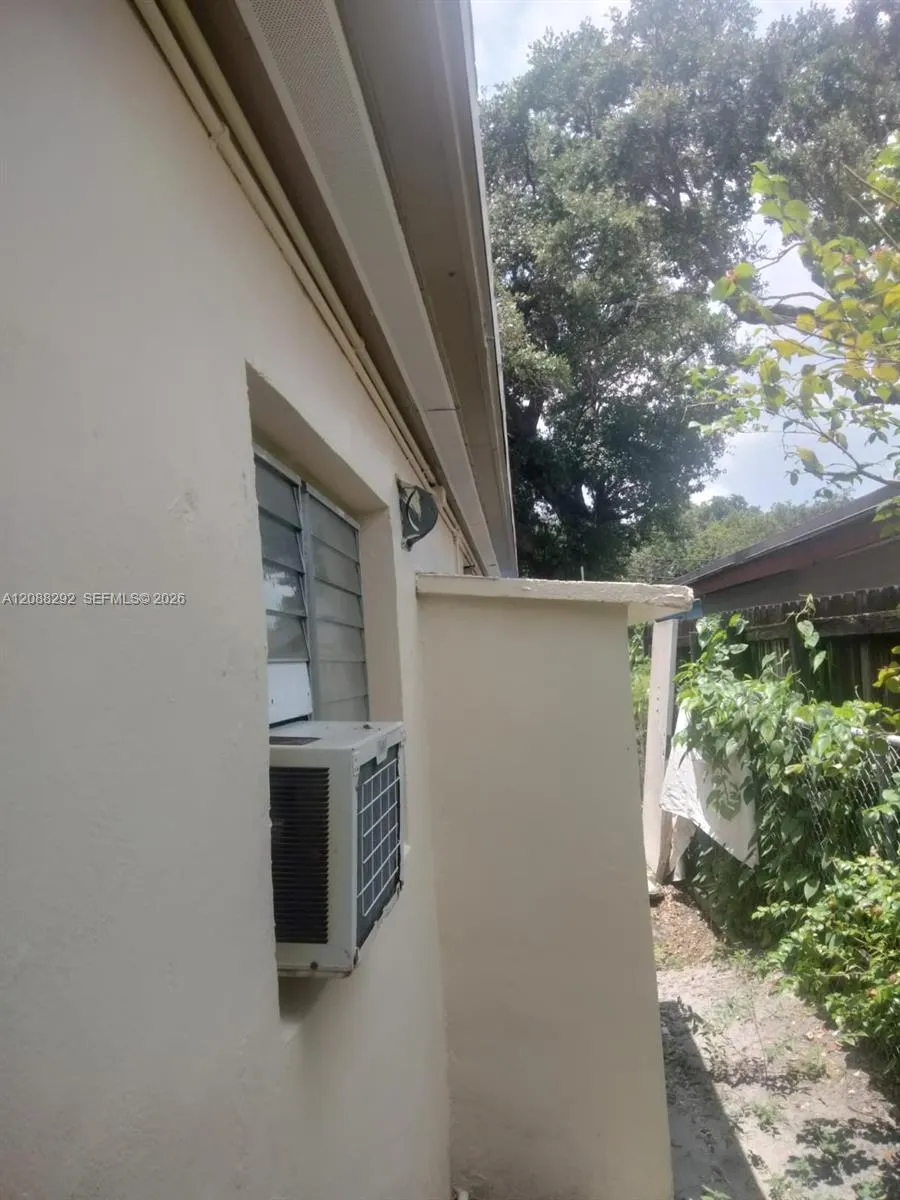 4717 NW 1st St Miami, FL 33126