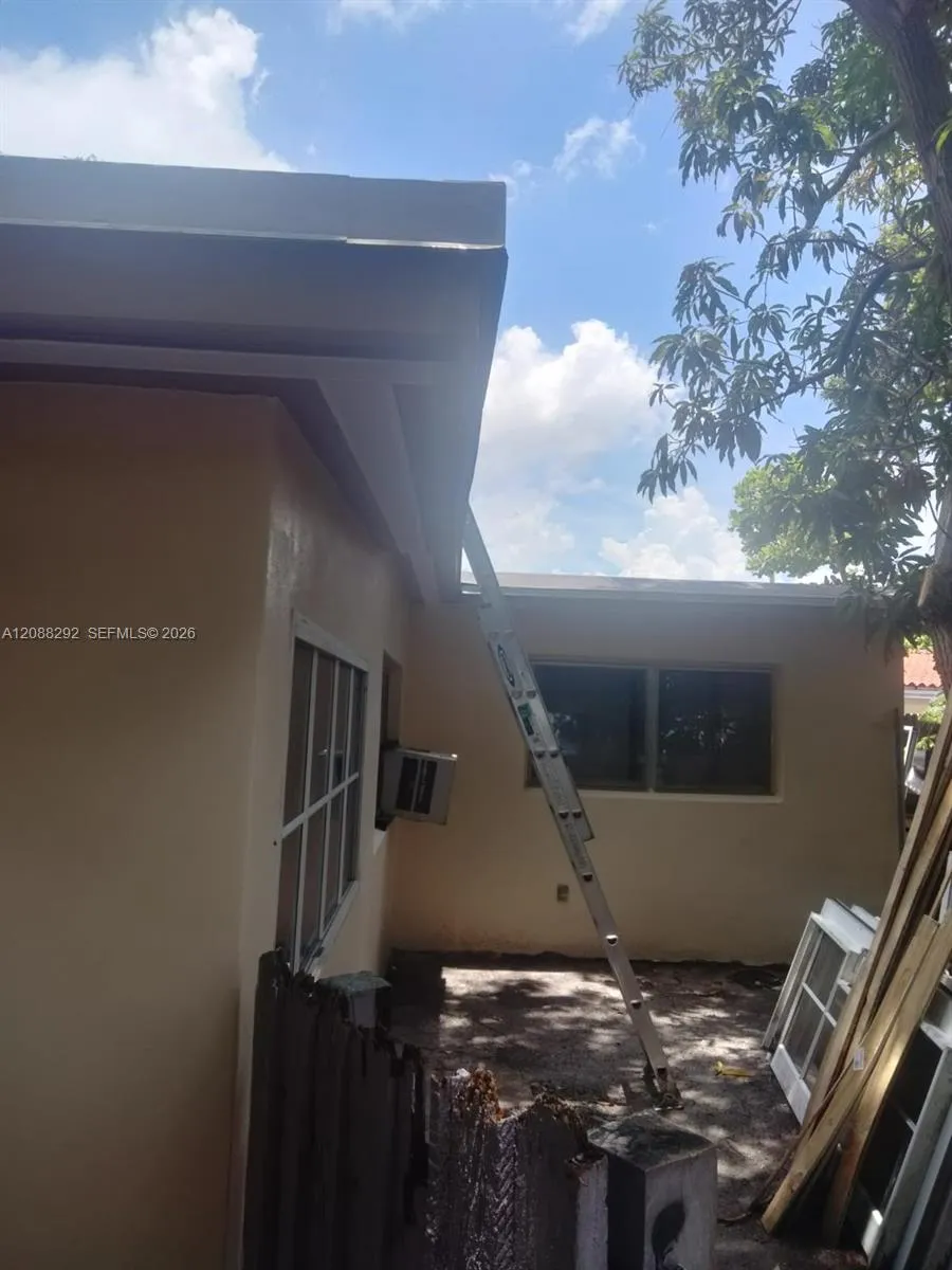 4717 NW 1st St Miami, FL 33126