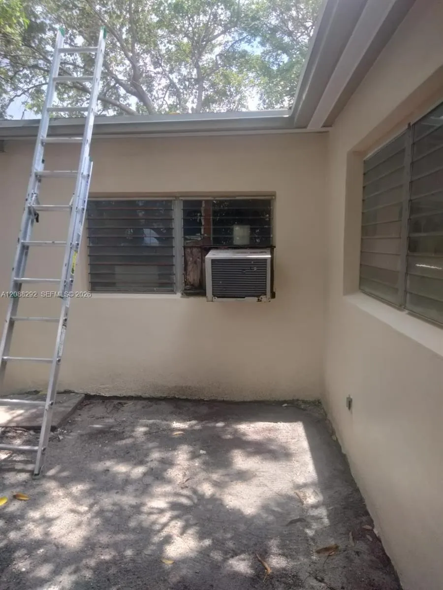 4717 NW 1st St Miami, FL 33126