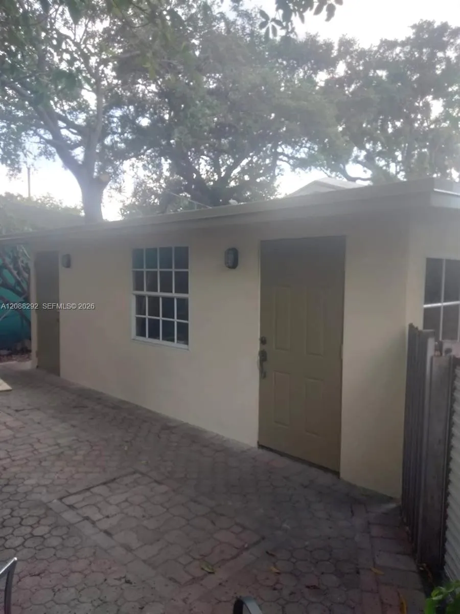 4717 NW 1st St Miami, FL 33126