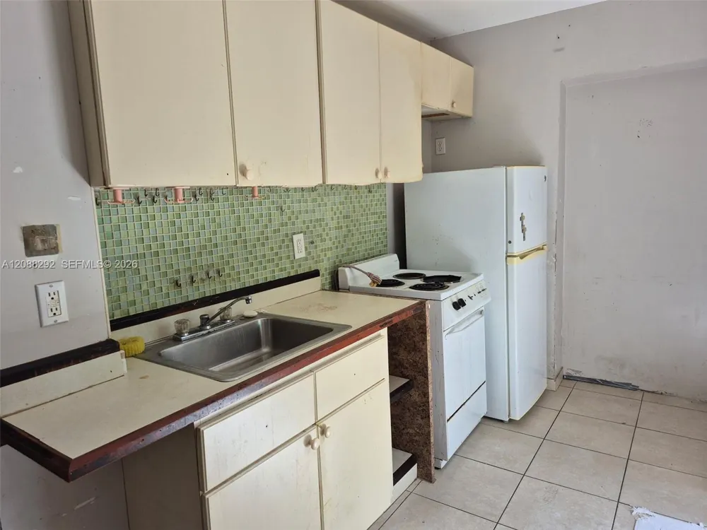 4717 NW 1st St Miami, FL 33126