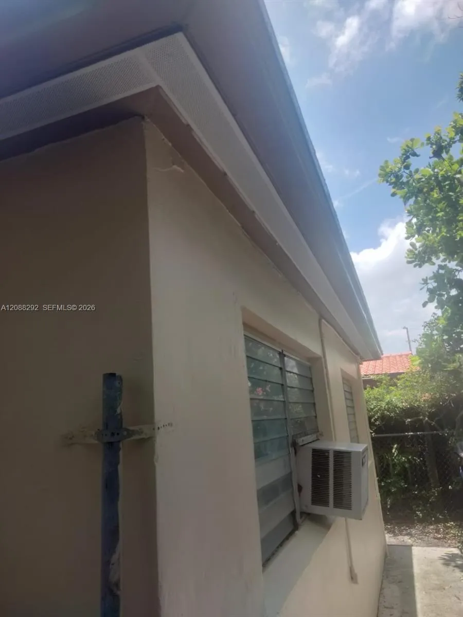 4717 NW 1st St Miami, FL 33126