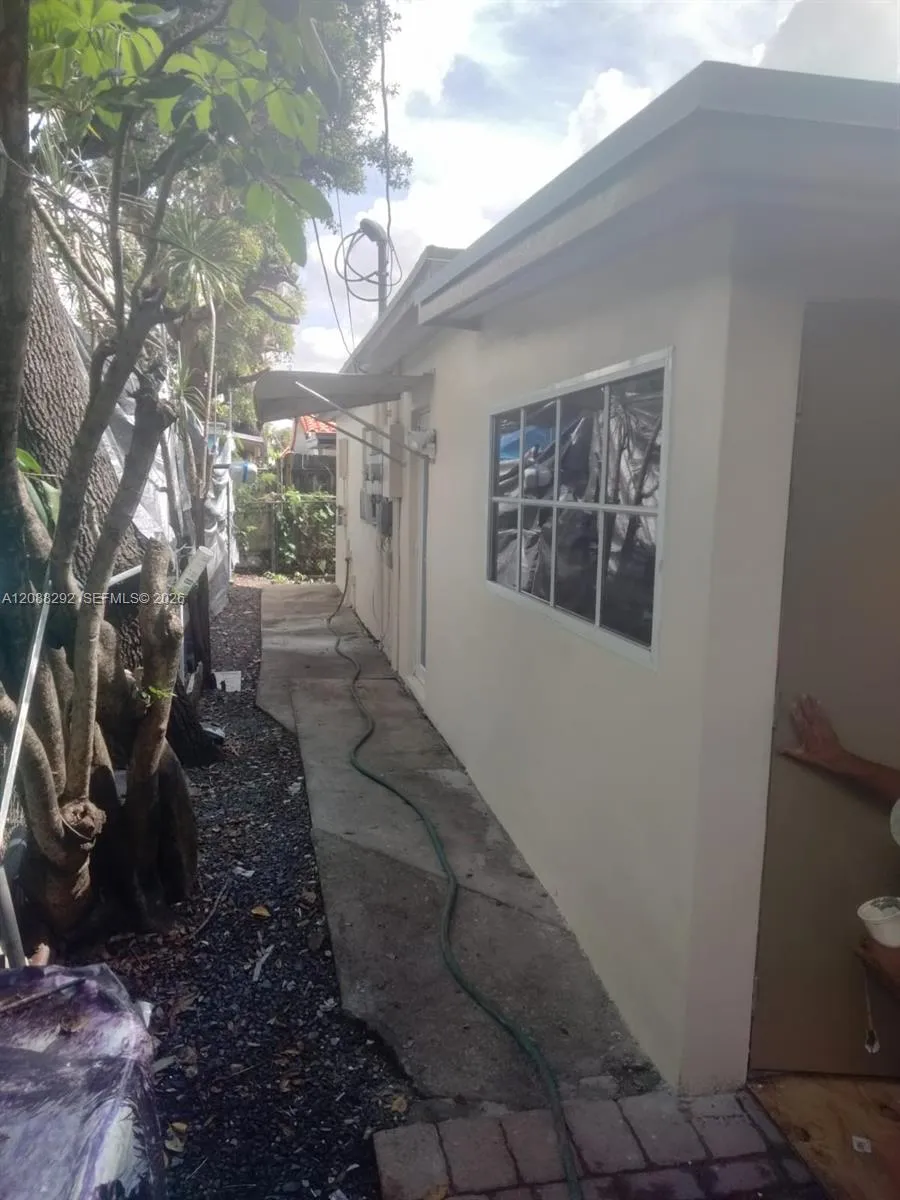 4717 NW 1st St Miami, FL 33126