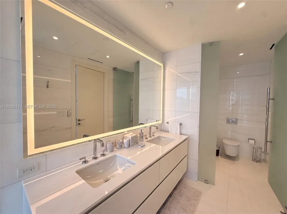 300 Biscayne Boulevard Way #4007W Miami, FL 33131
