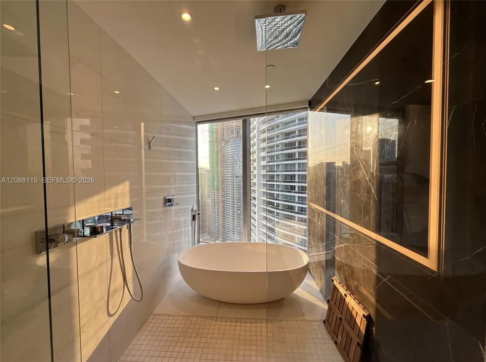 300 Biscayne Boulevard Way #4007W Miami, FL 33131