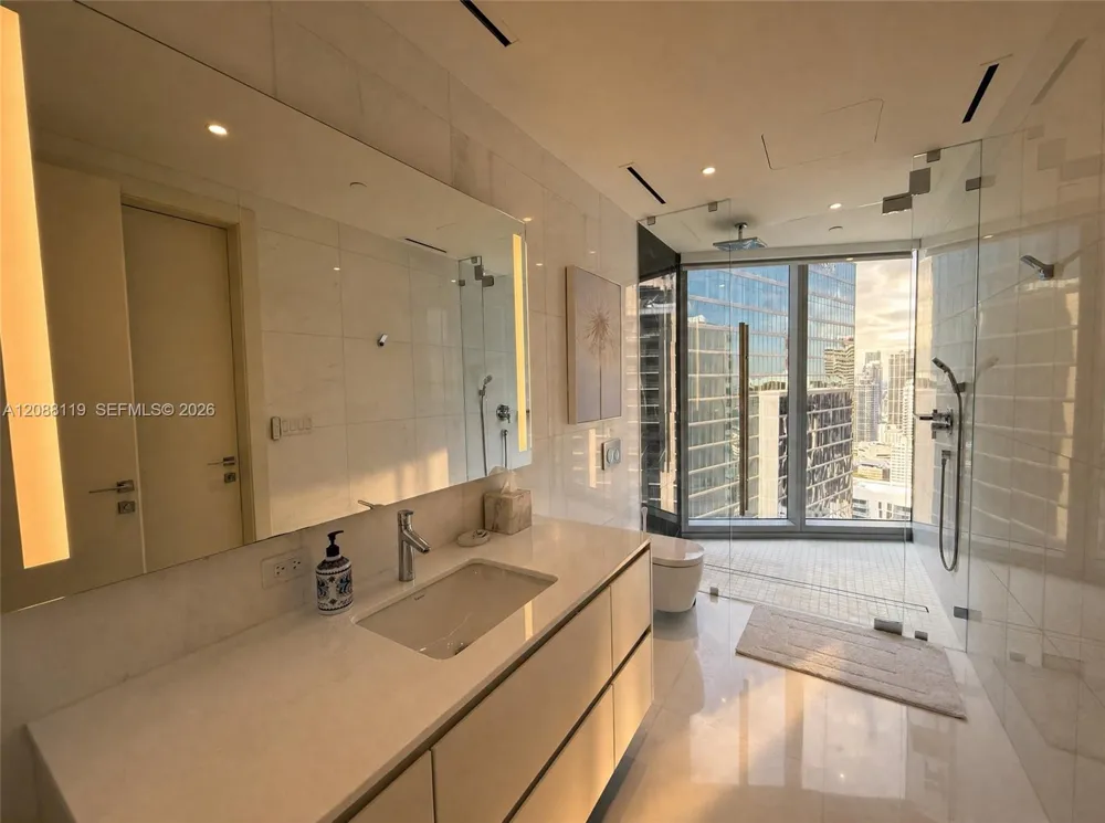 300 Biscayne Boulevard Way #4007W Miami, FL 33131