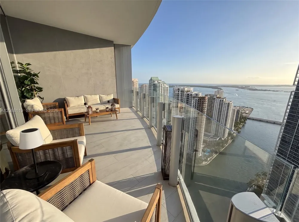 300 Biscayne Boulevard Way #4007W Miami, FL 33131