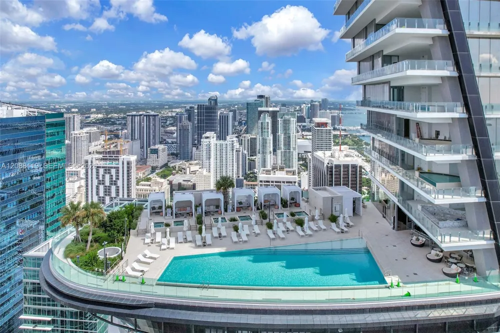 300 Biscayne Boulevard Way #4007W Miami, FL 33131