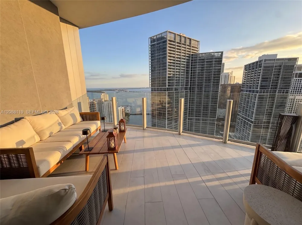 300 Biscayne Boulevard Way #4007W Miami, FL 33131