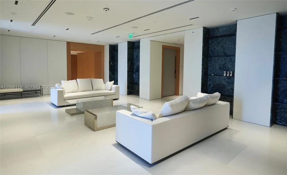 300 Biscayne Boulevard Way #4007W Miami, FL 33131