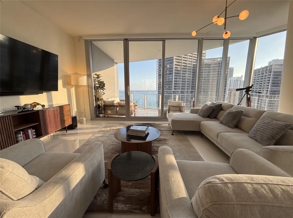 300 Biscayne Boulevard Way #4007W Miami, FL 33131