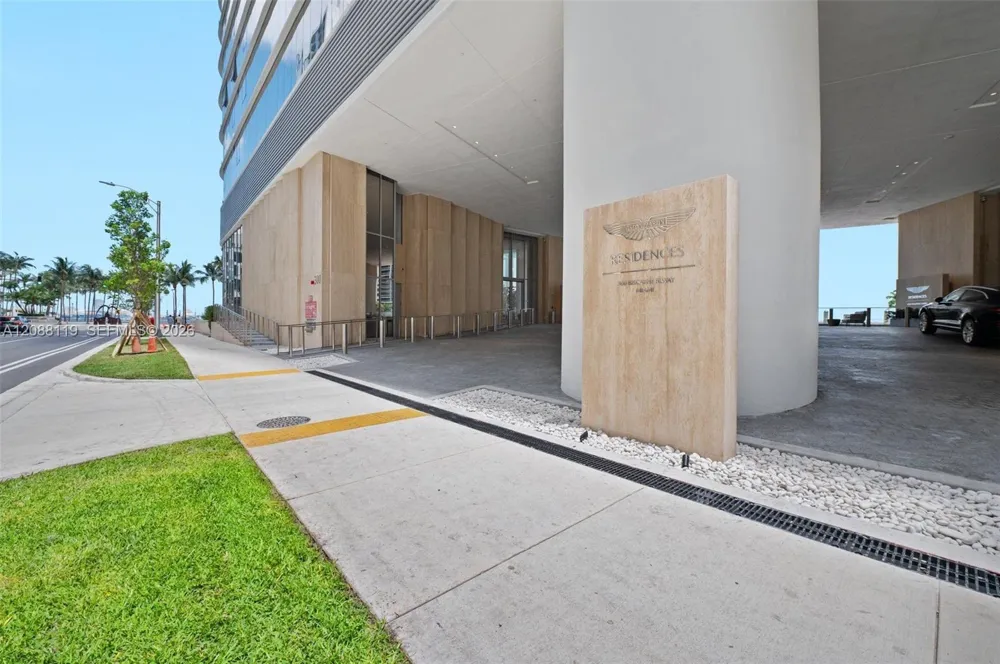 300 Biscayne Boulevard Way #4007W Miami, FL 33131