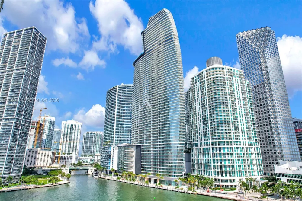 300 Biscayne Boulevard Way #4007W Miami, FL 33131