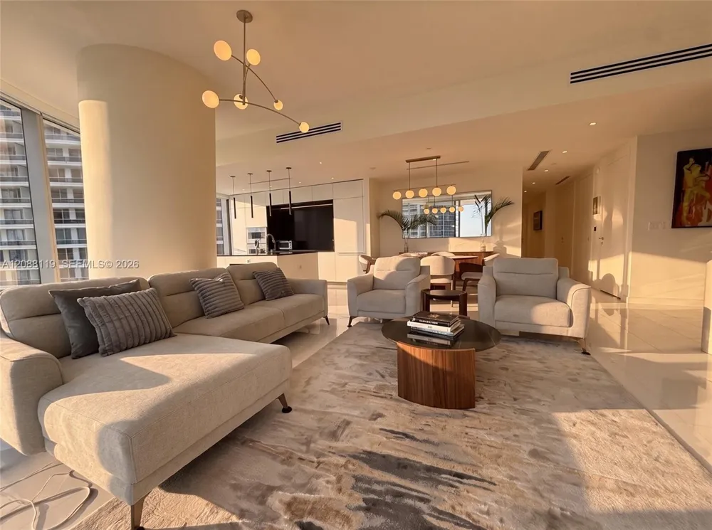 300 Biscayne Boulevard Way #4007W Miami, FL 33131