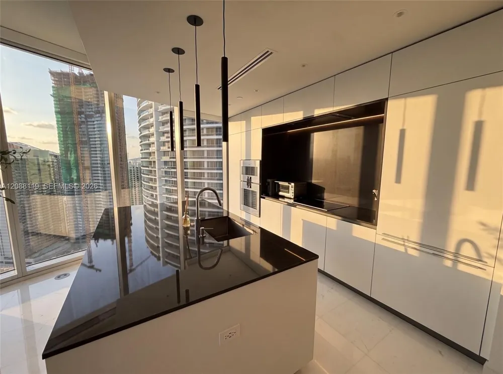 300 Biscayne Boulevard Way #4007W Miami, FL 33131