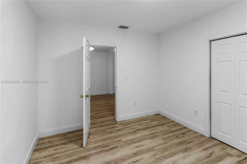 2530 SW 27th St #2530 Miami, FL 33133
