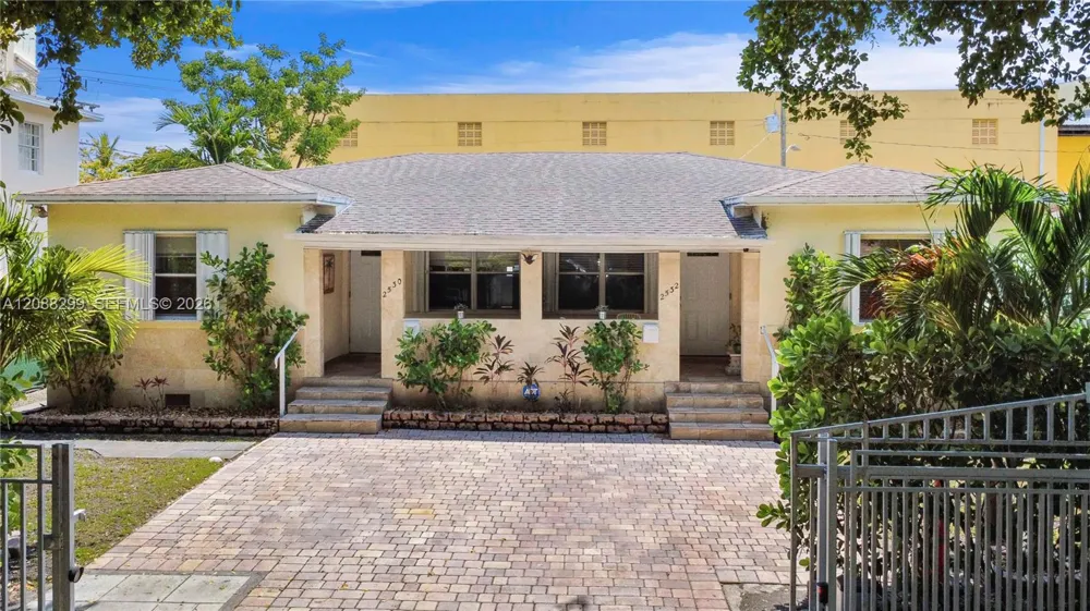 2530 SW 27th St #2530 Miami, FL 33133