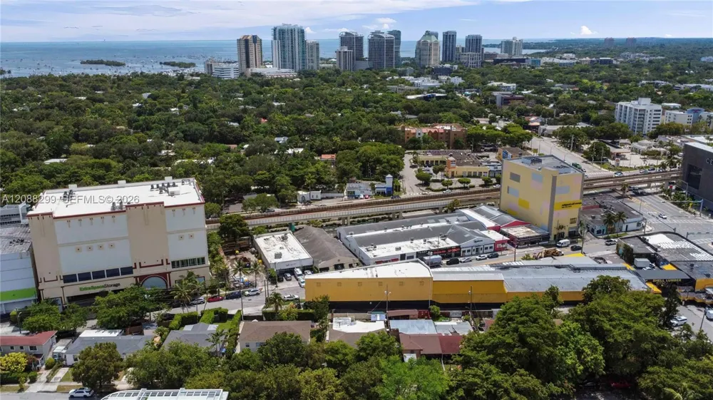 2530 SW 27th St #2530 Miami, FL 33133
