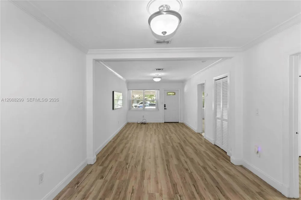 2530 SW 27th St #2530 Miami, FL 33133