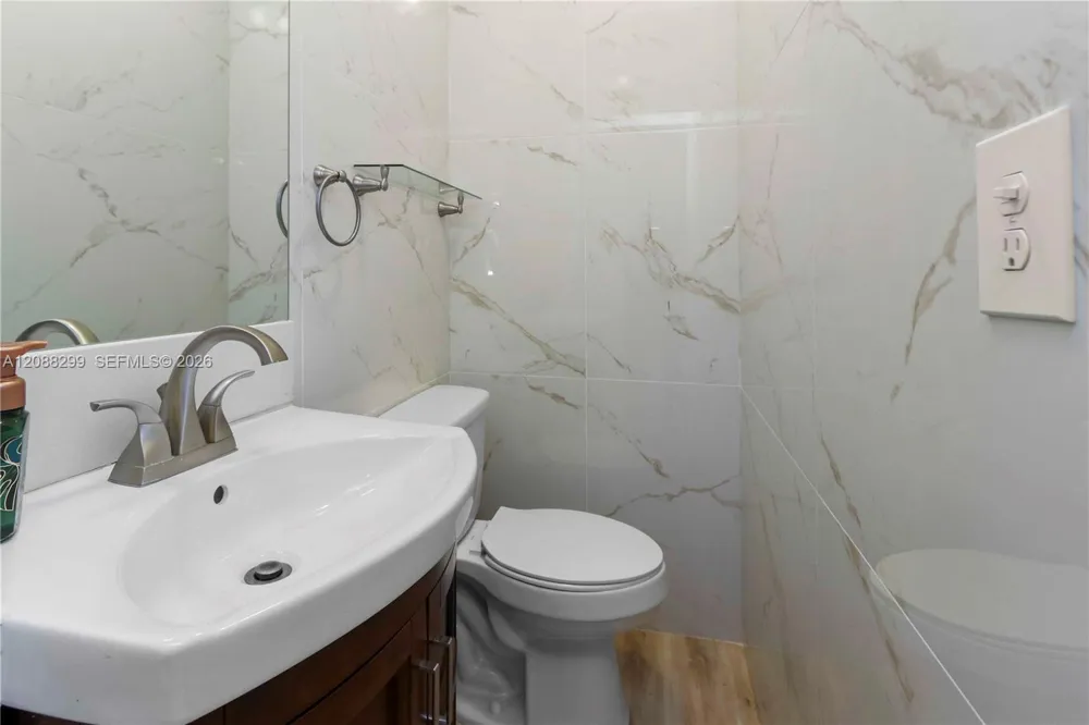 2530 SW 27th St #2530 Miami, FL 33133