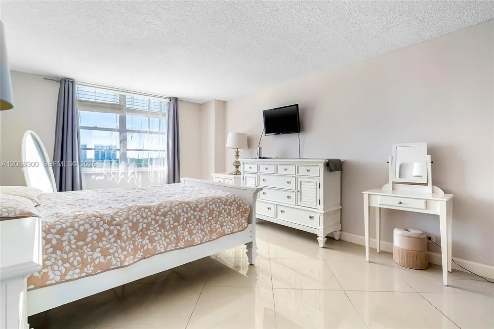 250 174th St #801 Sunny Isles Beach, FL 33160