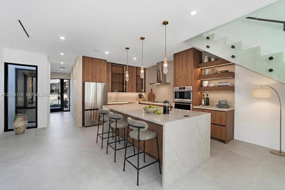2610 SW 17 St. Miami, FL 33145
