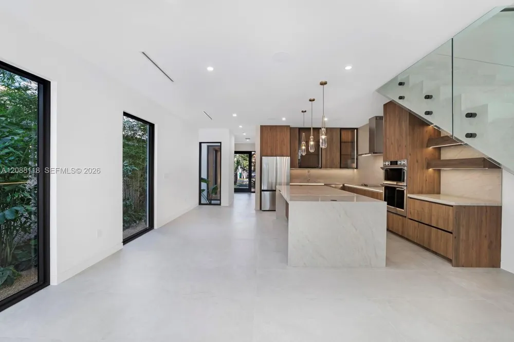 2610 SW 17 St. Miami, FL 33145