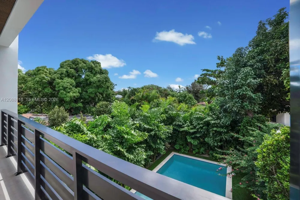 2610 SW 17 St. Miami, FL 33145