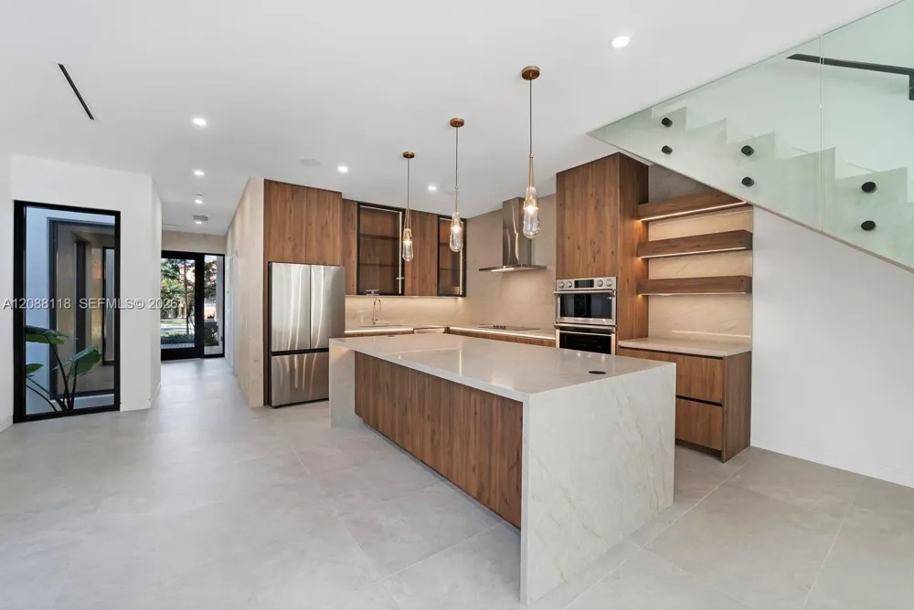 2610 SW 17 St. Miami, FL 33145