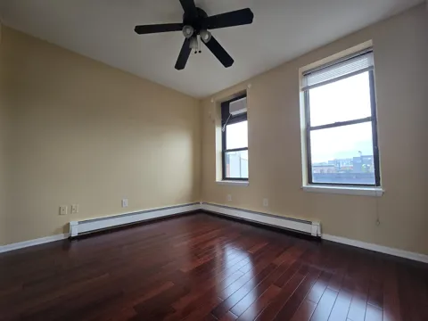 809 PARK AVE