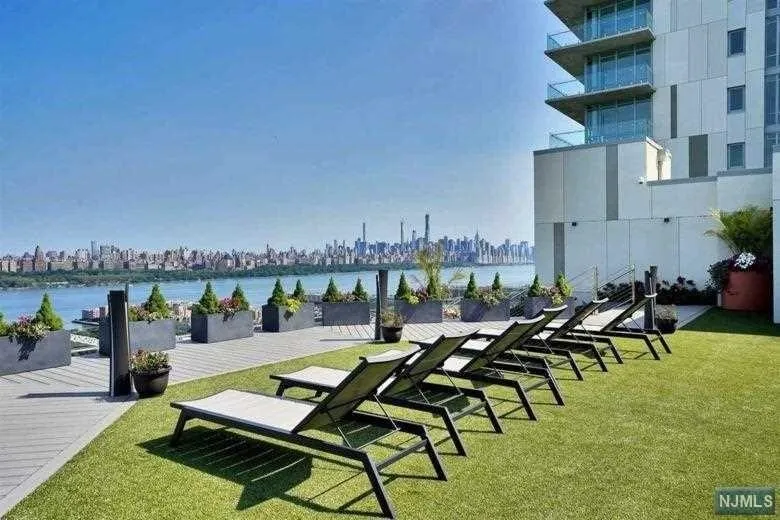 320 ADOLPHUS AVE Cliffside Park, NJ 07010