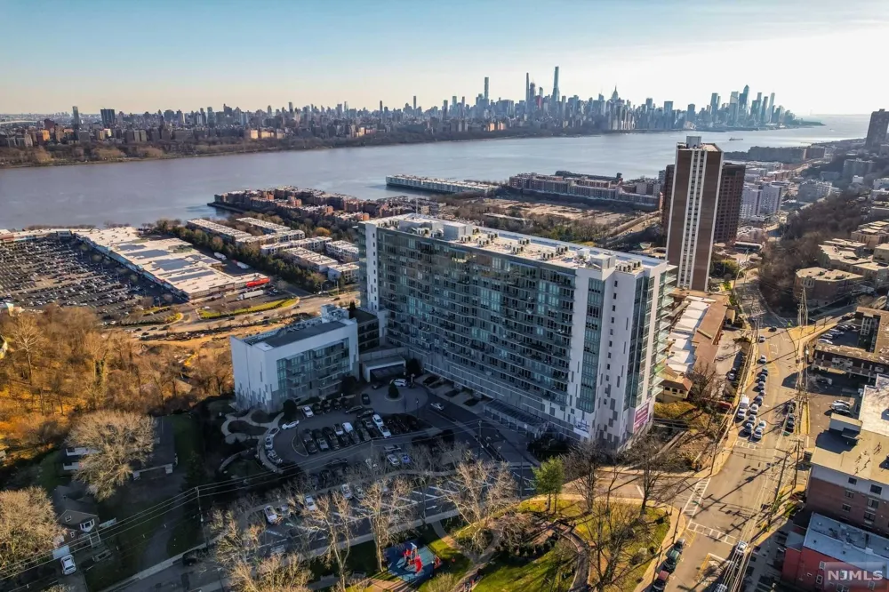 320 ADOLPHUS AVE Cliffside Park, NJ 07010