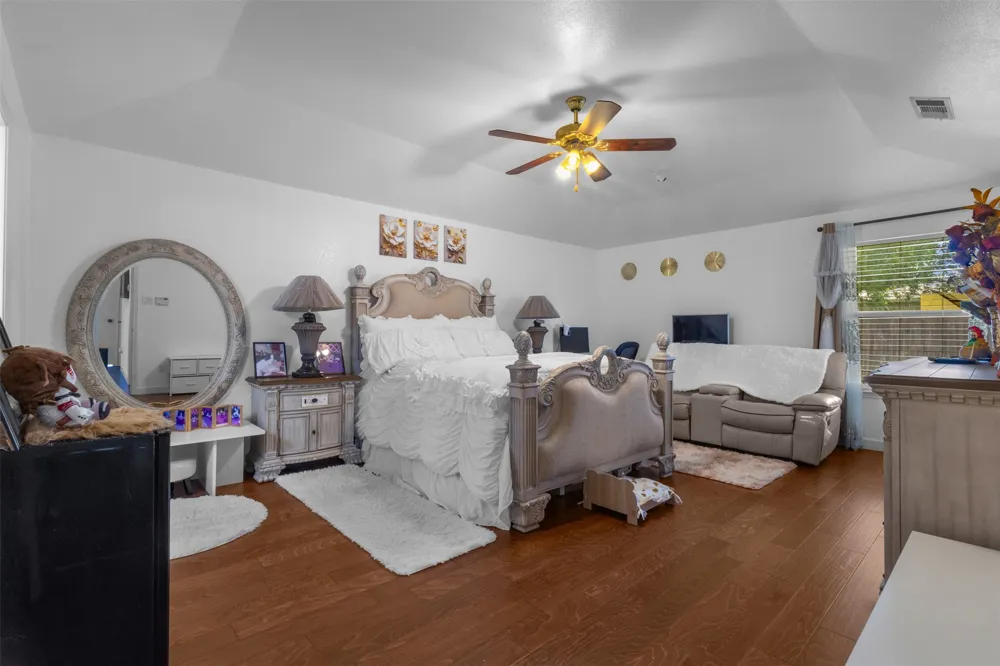 300 Comiskey Court Saginaw, TX 76179