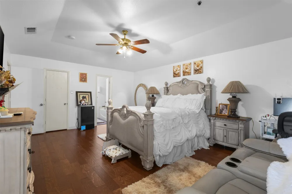 300 Comiskey Court Saginaw, TX 76179