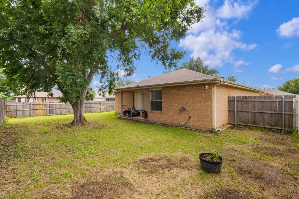 300 Comiskey Court Saginaw, TX 76179
