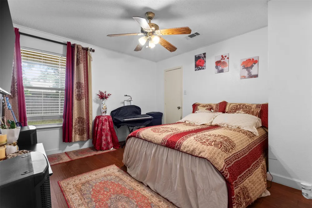 300 Comiskey Court Saginaw, TX 76179