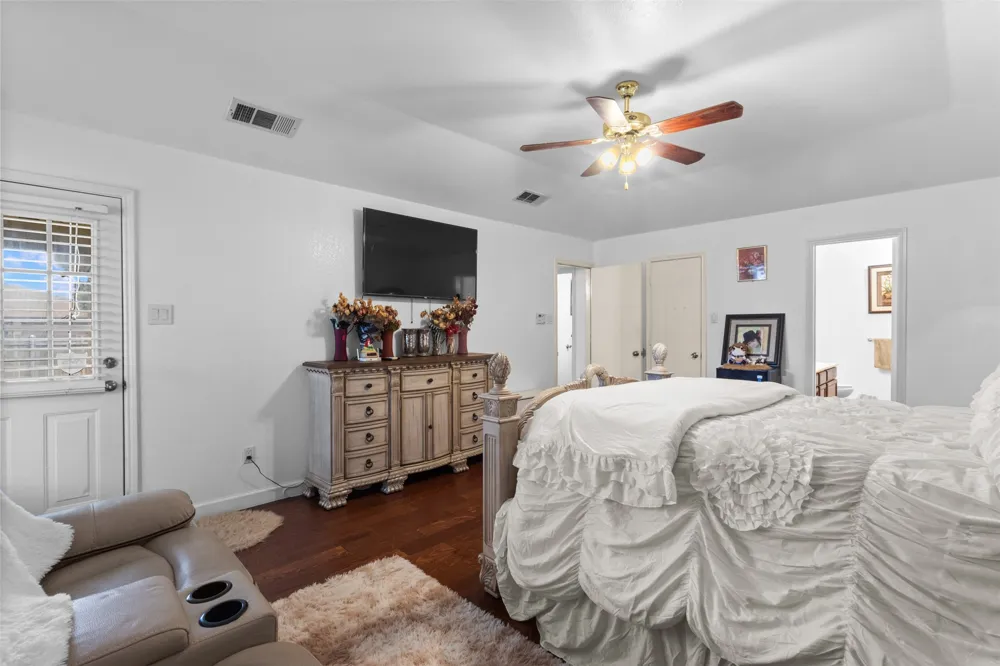 300 Comiskey Court Saginaw, TX 76179