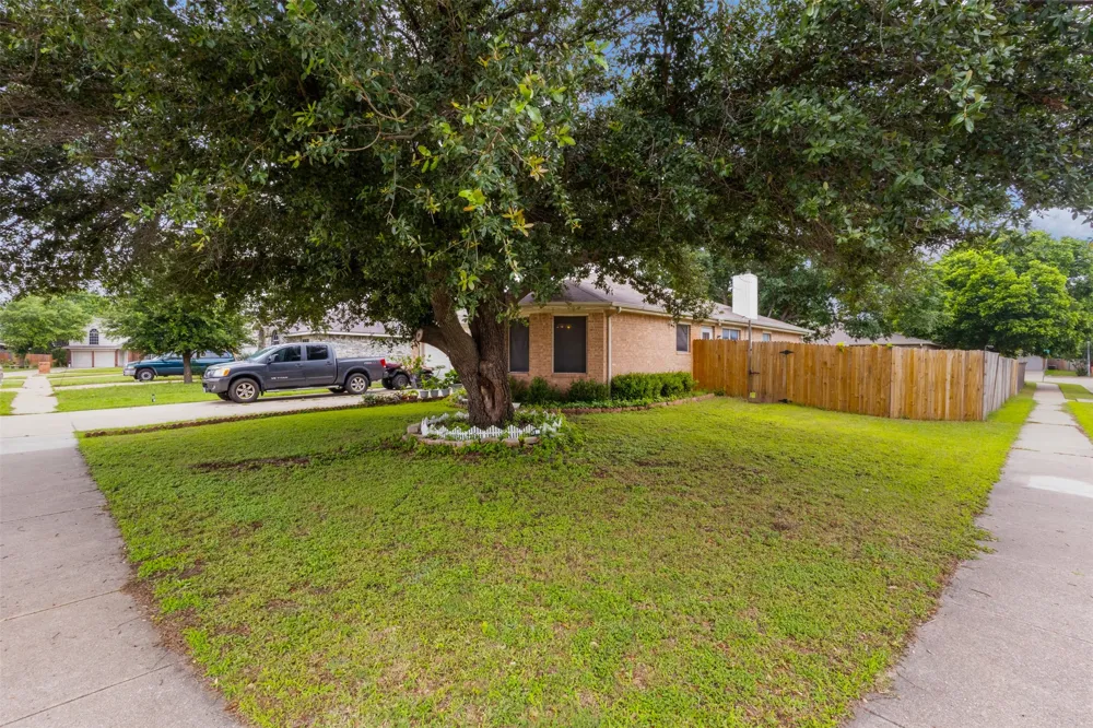 300 Comiskey Court Saginaw, TX 76179