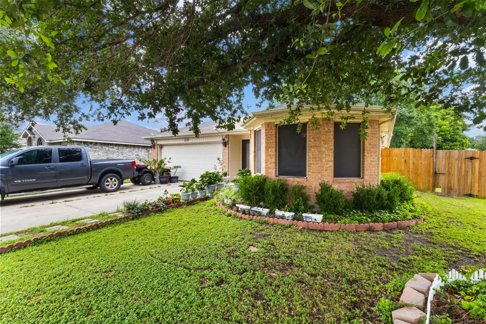 300 Comiskey Court Saginaw, TX 76179