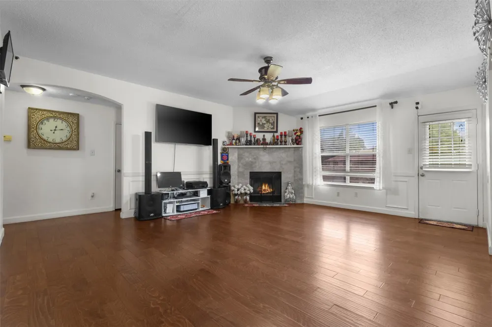 300 Comiskey Court Saginaw, TX 76179
