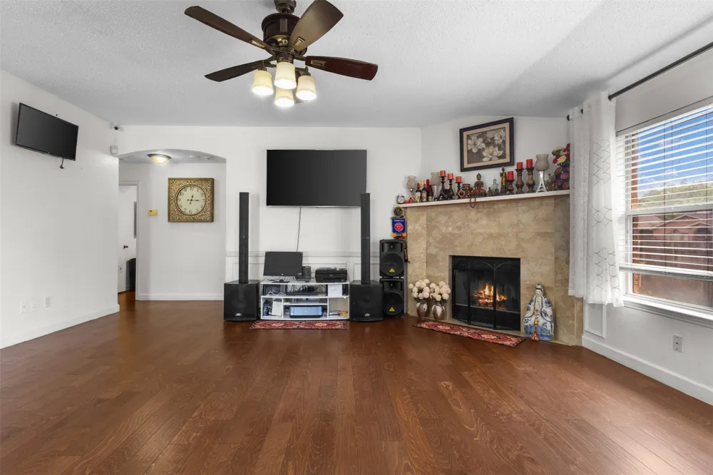 300 Comiskey Court Saginaw, TX 76179