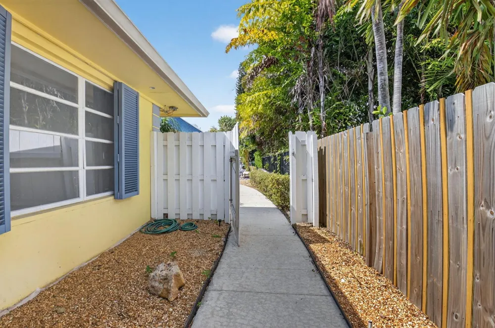 111 SE 7th Avenue #D & C Delray Beach, FL 33483