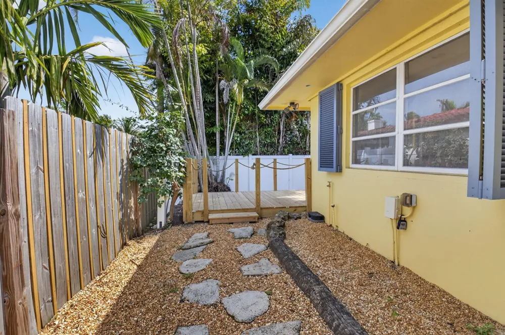 111 SE 7th Avenue #D & C Delray Beach, FL 33483