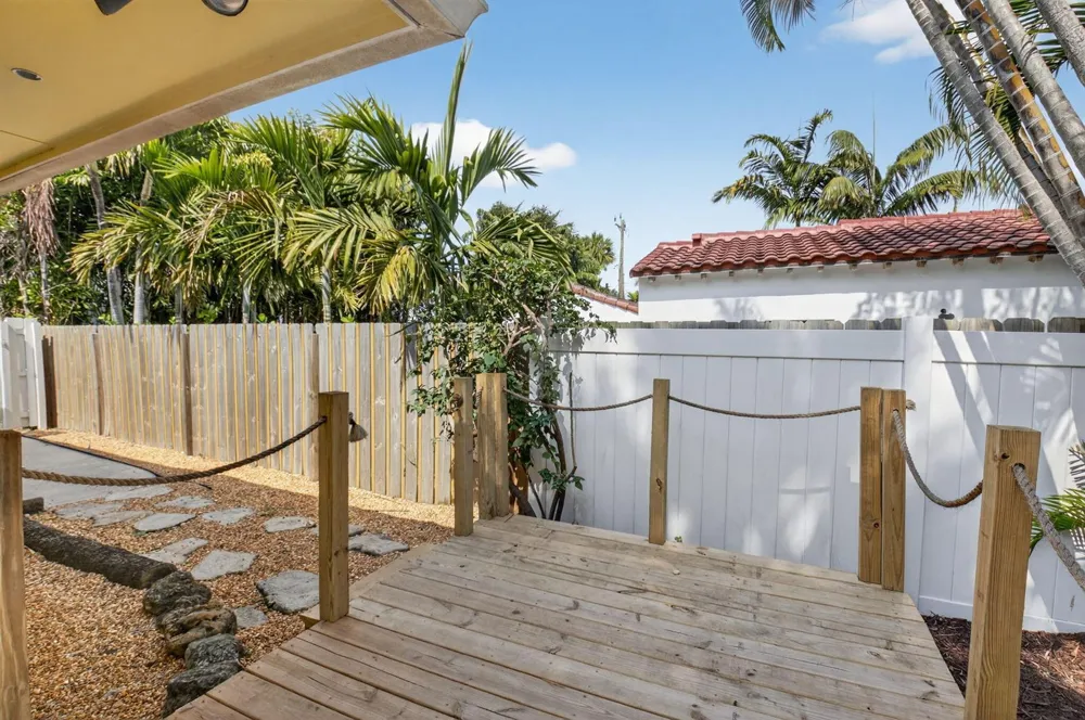 111 SE 7th Avenue #D & C Delray Beach, FL 33483