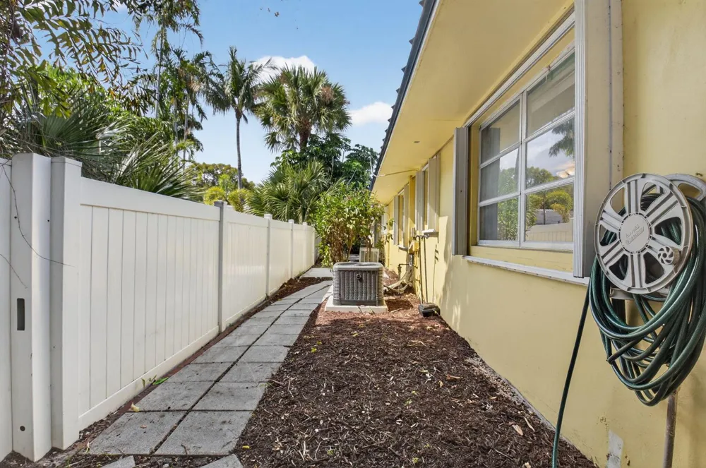 111 SE 7th Avenue #D & C Delray Beach, FL 33483