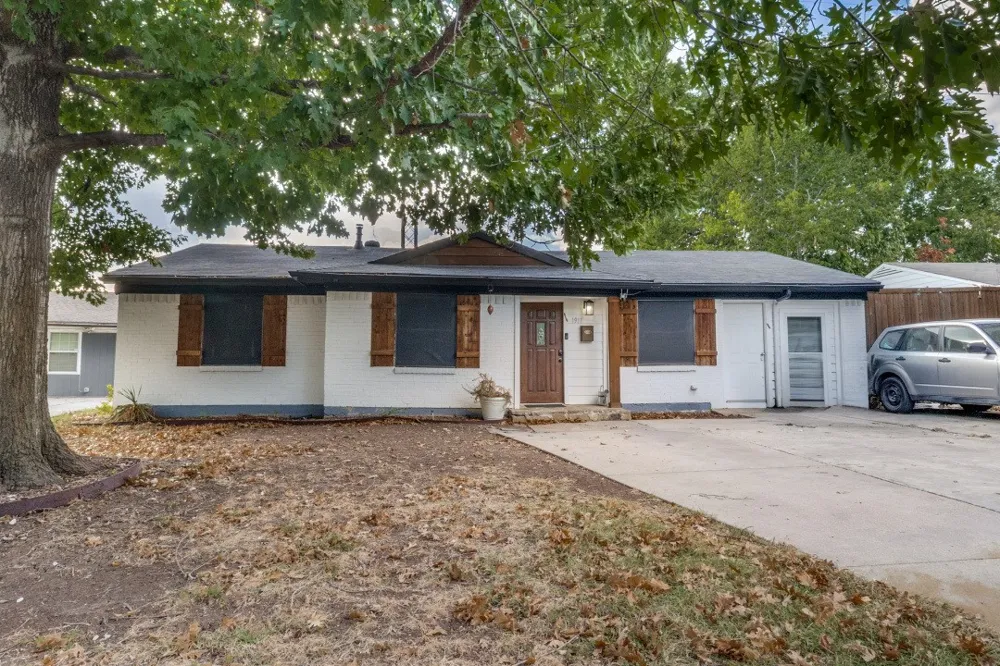 1911 El Capitan Drive Dallas, TX 75228