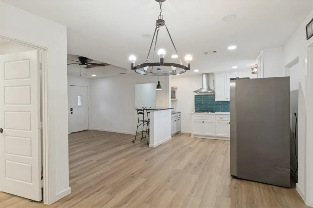 1911 El Capitan Drive Dallas, TX 75228