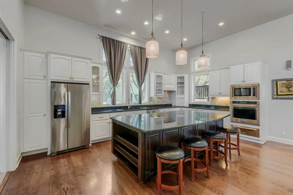 220 Clubhouse Drive Lakeway, TX 78734
