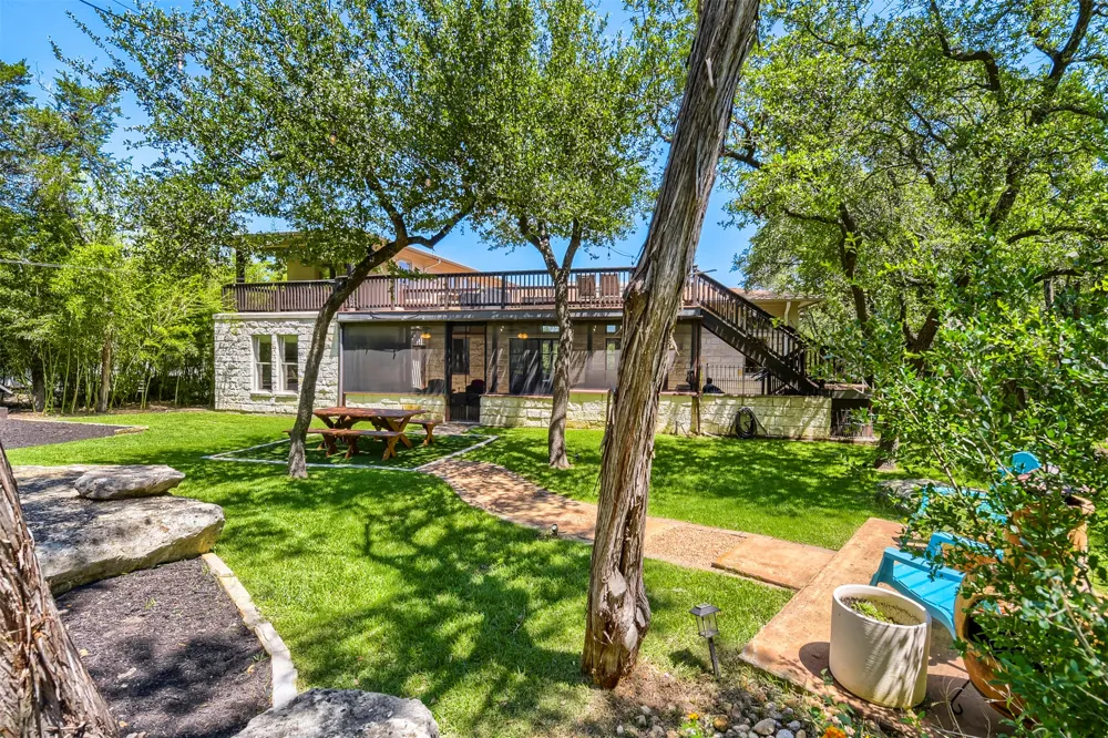 220 Clubhouse Drive Lakeway, TX 78734