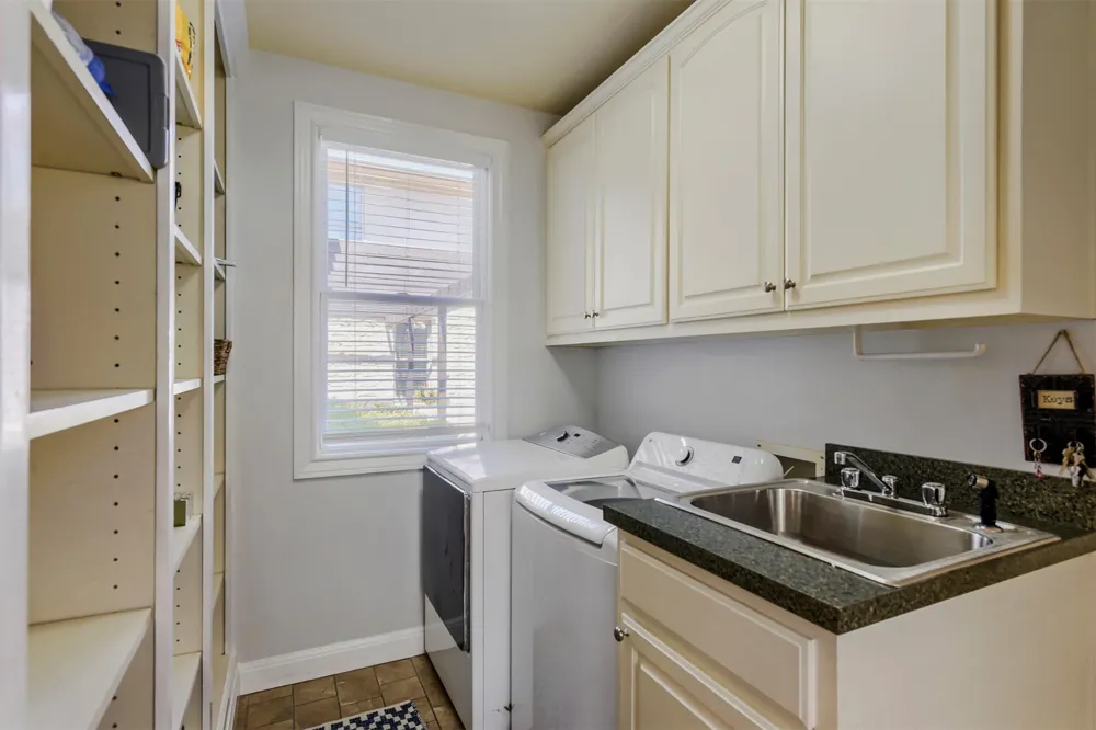 220 Clubhouse Drive Lakeway, TX 78734